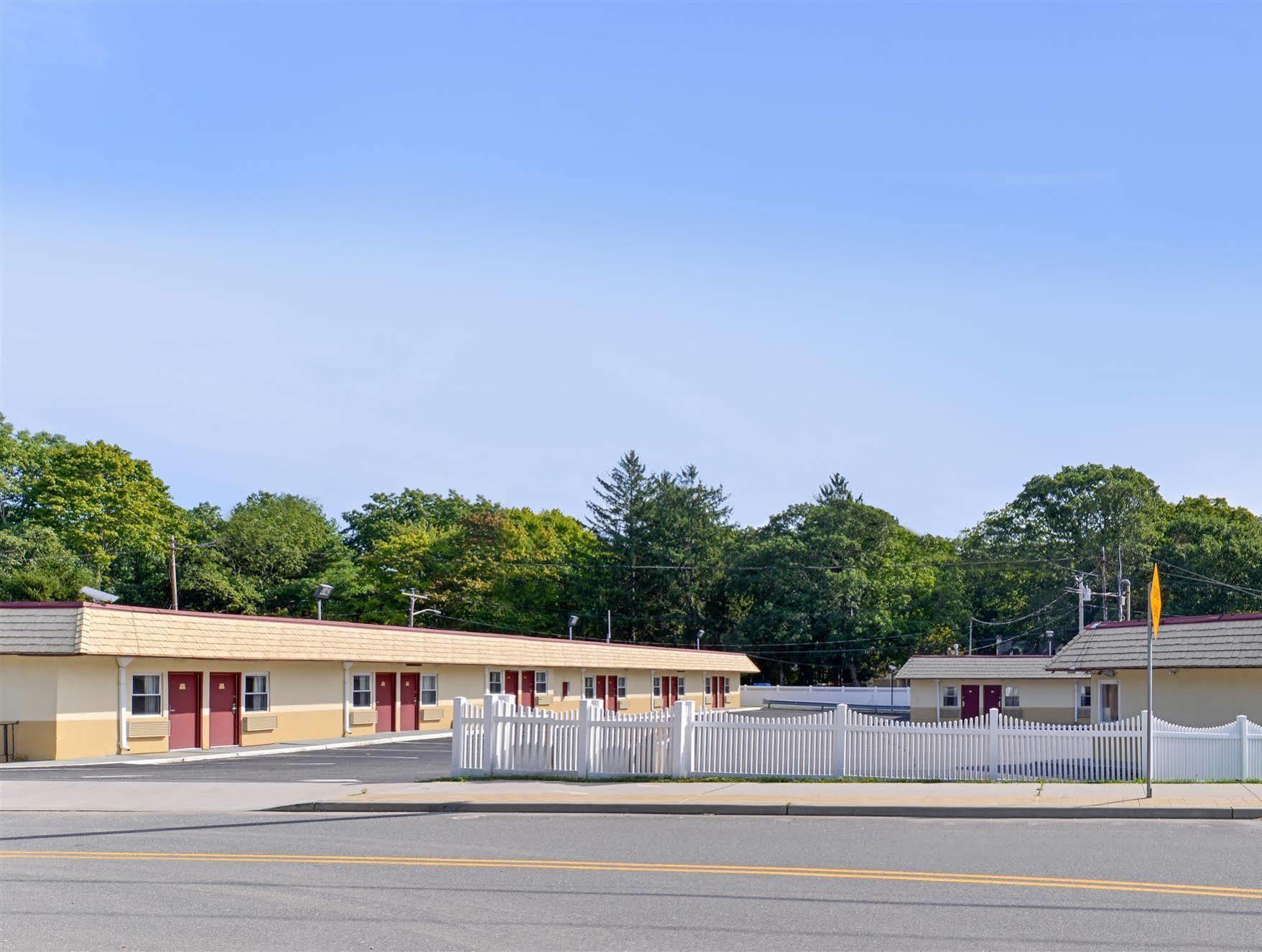 Americas Best Value Inn - Port Jefferson Station - Long Island Kültér fotó