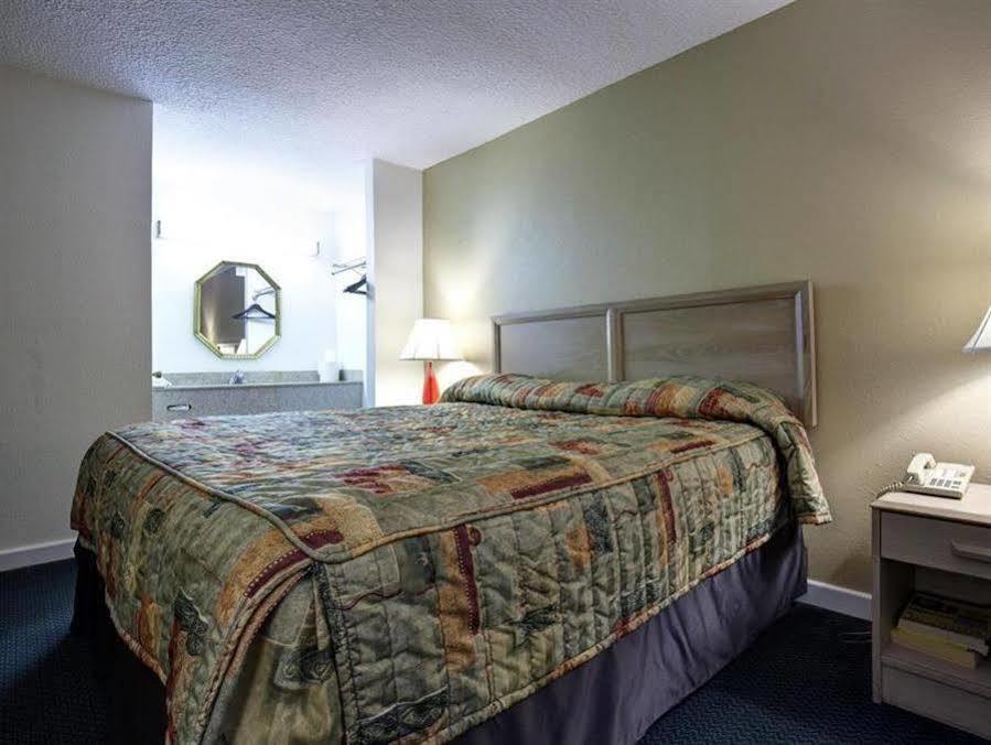 Americas Best Value Inn - Port Jefferson Station - Long Island Kültér fotó