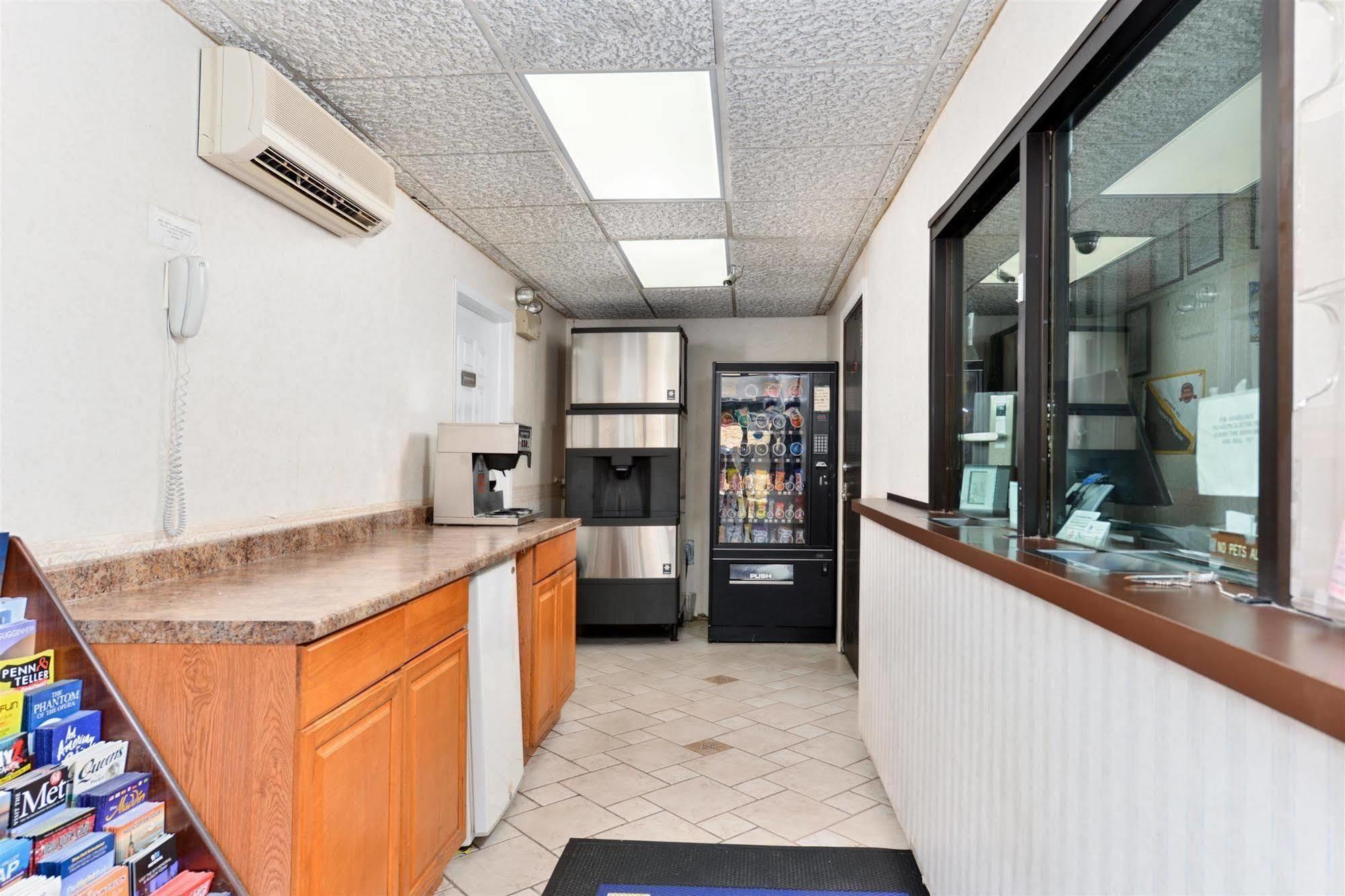 Americas Best Value Inn - Port Jefferson Station - Long Island Kültér fotó